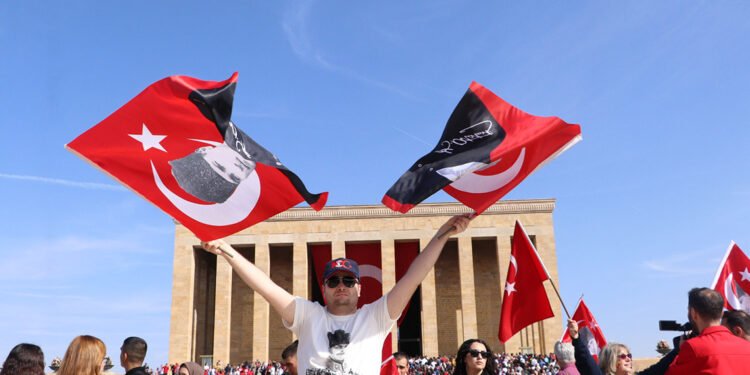 Cumhuriyet'in 100'üncü yılında Anıtkabir'de ziyaretçi rekoru