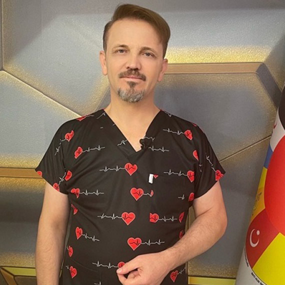 Fizik Tedavi ve Rehabilitasyon Uzmanı Doç. Dr. Ahmet İnanır, omuz ağrısını tetikleyen nedenler hakkında önemli bilgiler verdi.