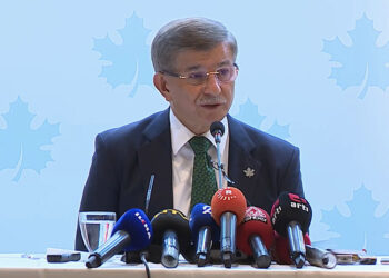 Davutoğlu: Erdoğan'ın şu anki haline ben ağlıyorum