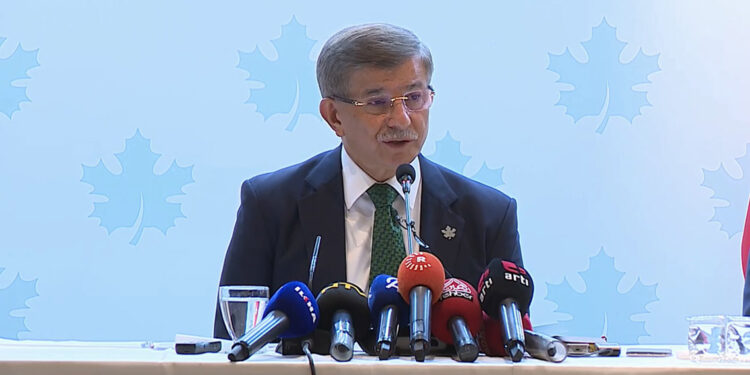 Davutoğlu: Erdoğan'ın şu anki haline ben ağlıyorum