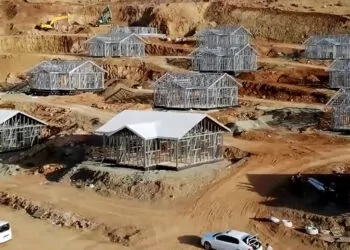 Deprem bölgesinde 100 bin köy evini çelikten yapacağız