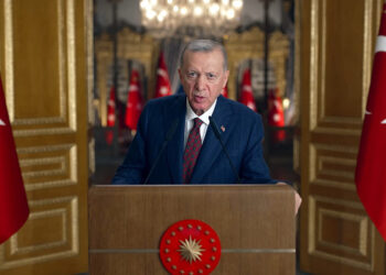 Deprem konutlarının hak sahiplerine teslimine başlayacağız
