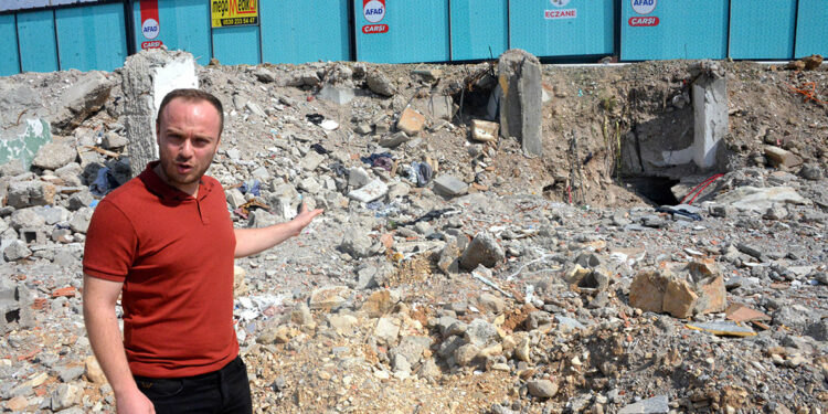 Depremde yıkılan bankadaki altınlar kayıplarda