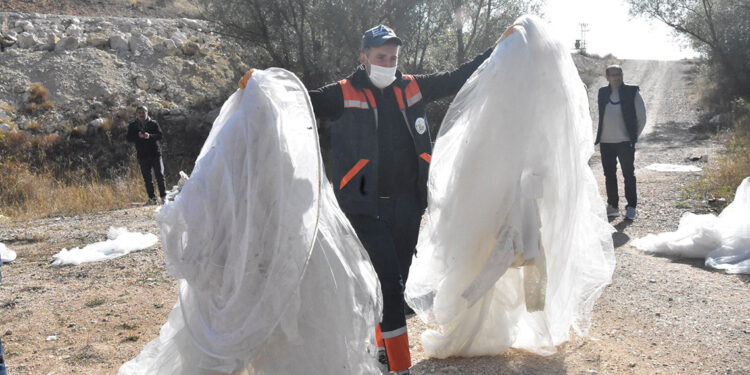 Dere yakınında bulunan gelinlikler geri dönüşüme gönderildi