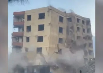 Diyarbakır'da 6 katlı bina, yıkım sırasında çöktü