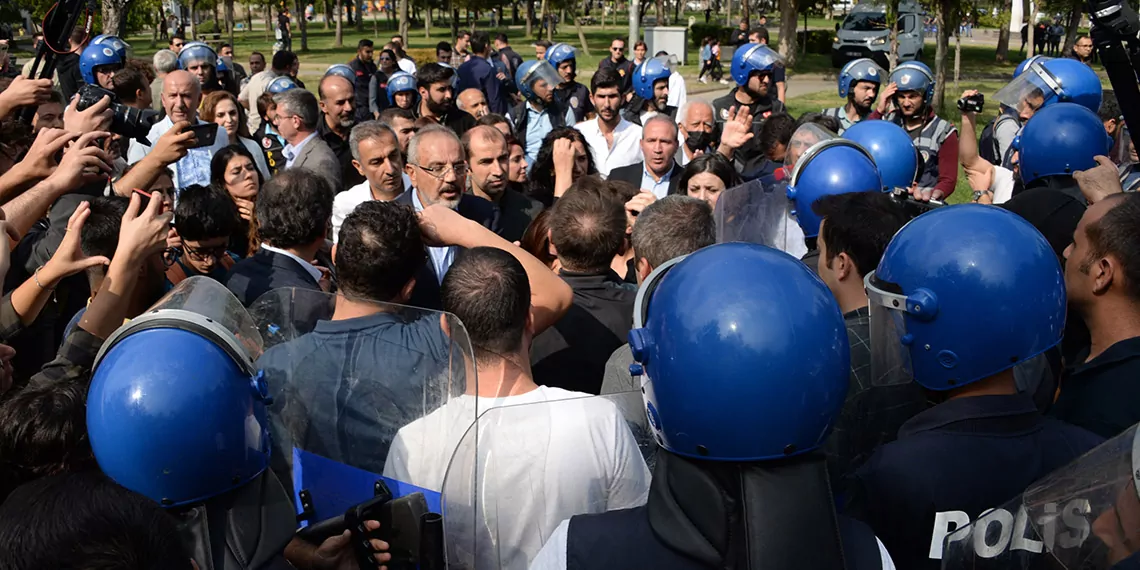 Diyarbakirda izinsiz yuruyus yapan gruba polis mudahalesig - yaşam - haberton