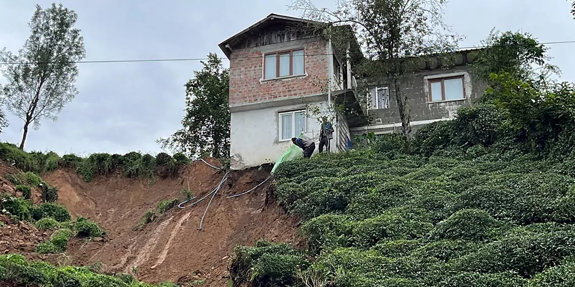 Dogu karadenizde saganak dereler tasti heyelanlar olustus - öne çıkan - haberton