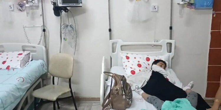 Doğum günü pastası yiyen 14 kişi, hastanelik oldu