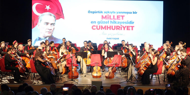 ‘100. Yıla 100 Çello Konseri’ büyüledi