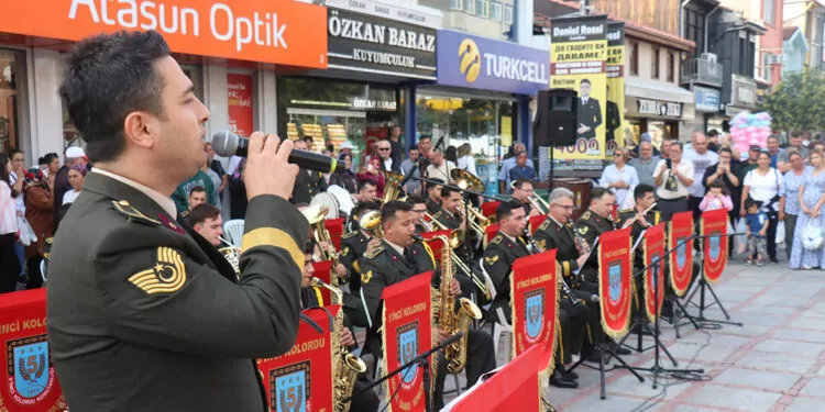 Edirne'de, 5'inci kolordu'dan '29 ekim' konseri