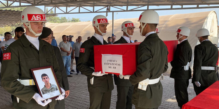 Er Eyüp Uzuntaş, Osmaniye’de son yolculuğuna uğurlandı