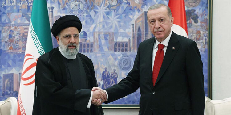 Erdoğan, İran Cumhurbaşkanı İbrahim Reisi ile görüştü