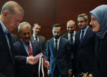 Erdoğan, delege kartını aldı