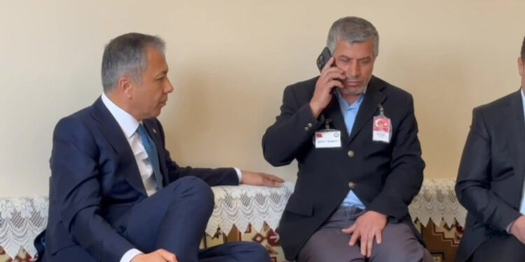 Erdoğan, şehit polis Cihat Ermiş'in'in babasıyla görüştü