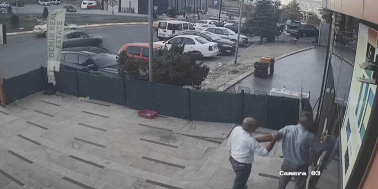 Esenyurt'ta ev sahibi kiracısını vurdu