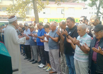Eski sevgilisinin öldürdüğü Elvin Özütaştan, defnedildi