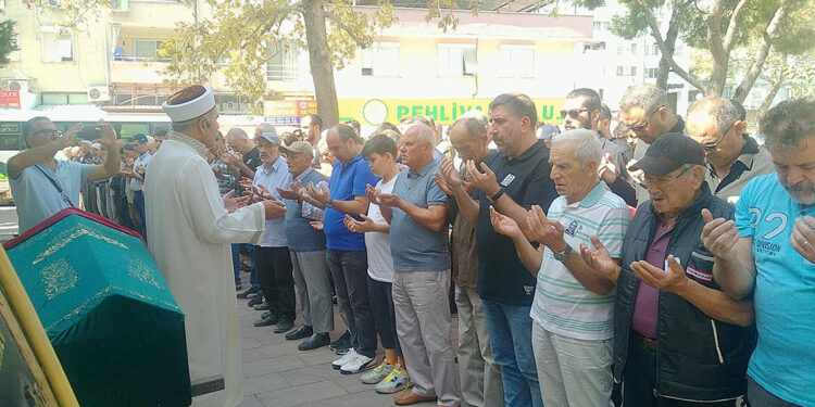 Eski sevgilisinin öldürdüğü Elvin Özütaştan, defnedildi