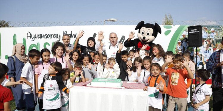 Fatih'teki Ayvansaray Bahçe'nin 1'inci yıl dönümü kutlandı 