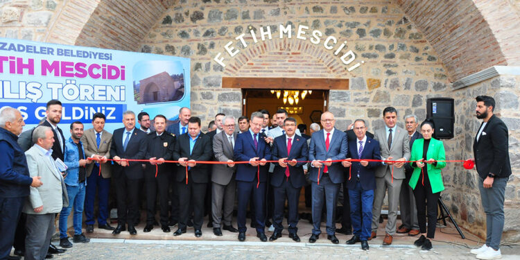 Fetih Mescidi'nde 710 yıl sonra ilk namaz