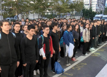 Filistin'de hayatını kaybedenler için okullarda saygı duruşu