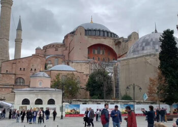 Filistin'de ölenler için Ayasofya Camii'nde sela okundu