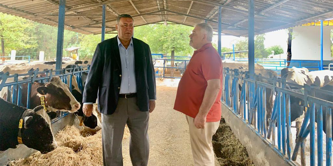 CHP Milletvekili Ömer Fethi Gürer, hayvancılık yapan Kenan Pamukçu’nun sorunlarını çiftliğinde dinledi. Gürer, “Hayvancılıkta ithalatta çözüm olmuyor” dedi.