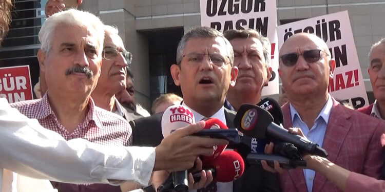 Gazeteci Merdan Yanardağ hakim karşısında