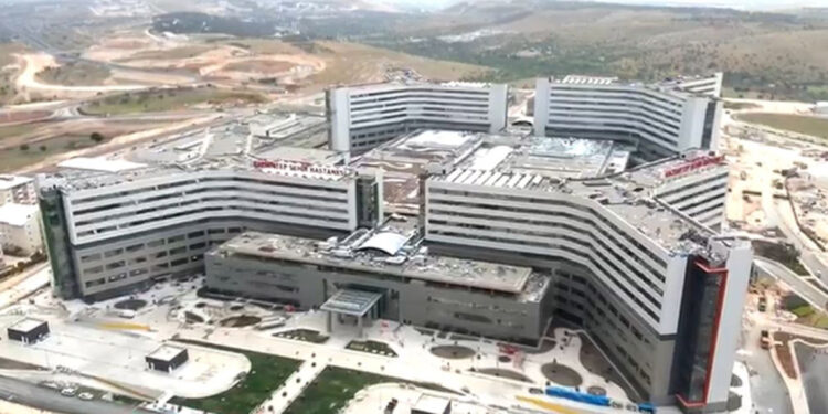 Gaziantep Şehir Hastanesi'nde hasta kabulü başladı