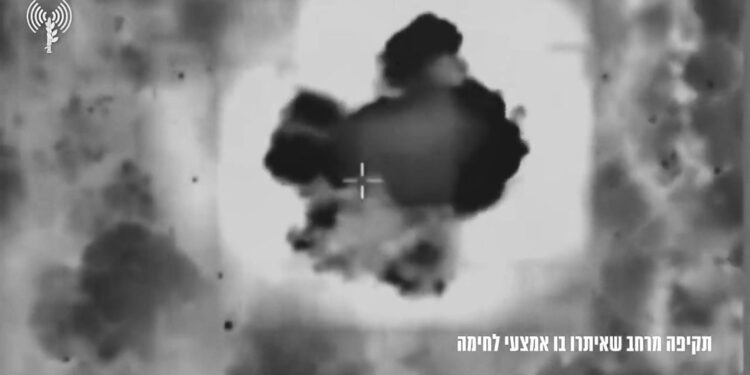 Gazze Şeridi'nde yaklaşık 300 hedef vuruldu