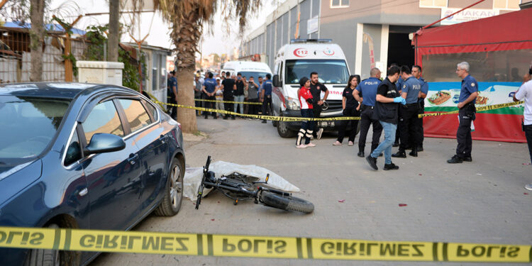 Güvenlik görevlisi tartıştığı oğlunu tüfekle öldürdü