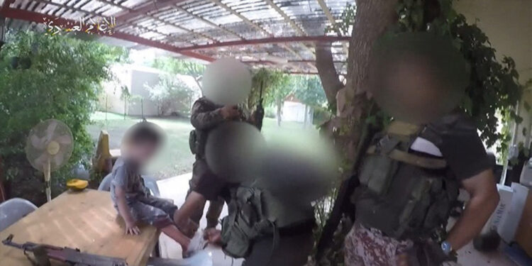 Hamas, İsrailli çocukların görüntüsünü paylaştı