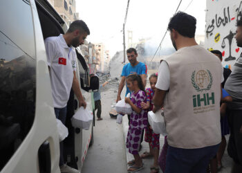 İHH’dan Gazze'ye sıcak yemek dağıtımı
