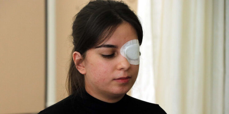 İrem, yapılan kornea nakli ile net görmeye başladı