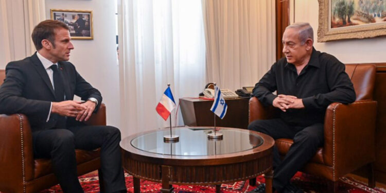 İsrail Başbakanı ile Fransa Cumhurbaşkanı bir araya geldi