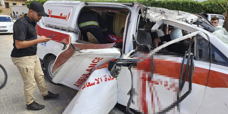 İsrail'in saldırısı sonucu 3 sağlık görevlisi öldü