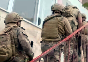 İzmir'de FETÖ operasyonu: 94 gözaltı