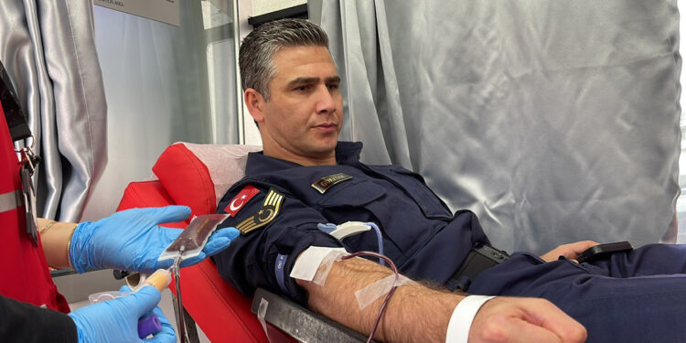 Jandarmadan 100'üncü yıla özel Kızılay'a kan bağışı