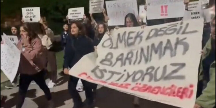 KYK yurdundaki asansör kazası İstanbul'da protesto edildi