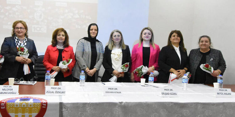 Kadın akademisyenler, Cumhuriyet'in kazanımlarını anlattı