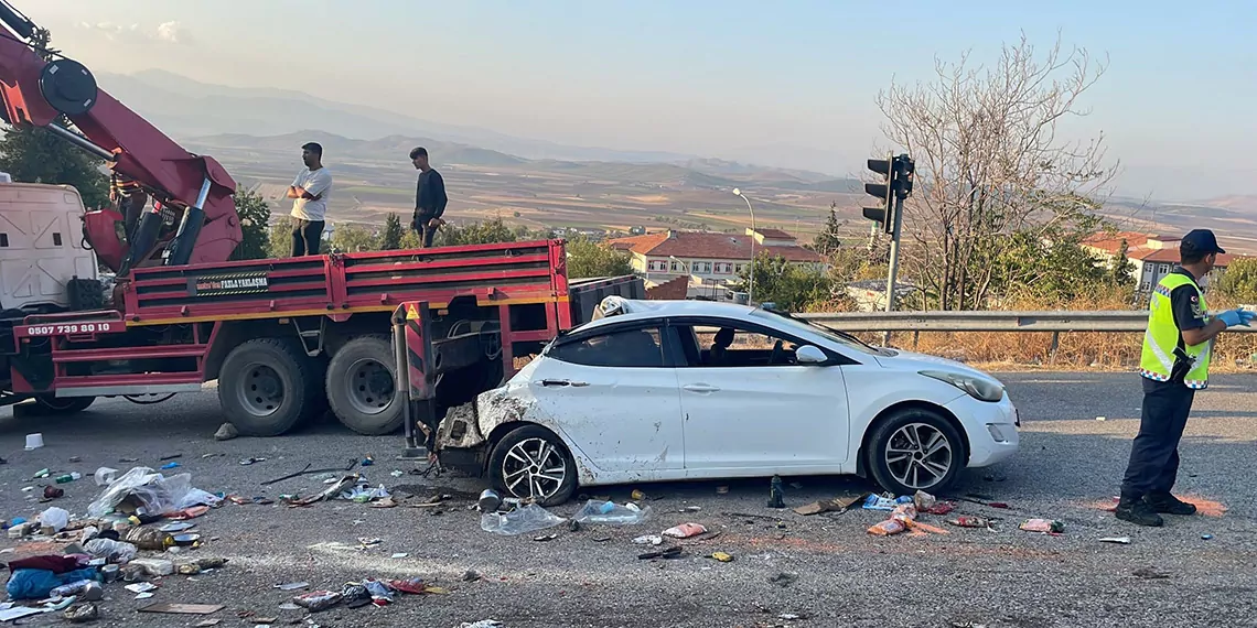 Kamyon kirmizi isikta bekleyen 3 araca carpti 5 olu 17 yaralis - öne çıkan - haberton