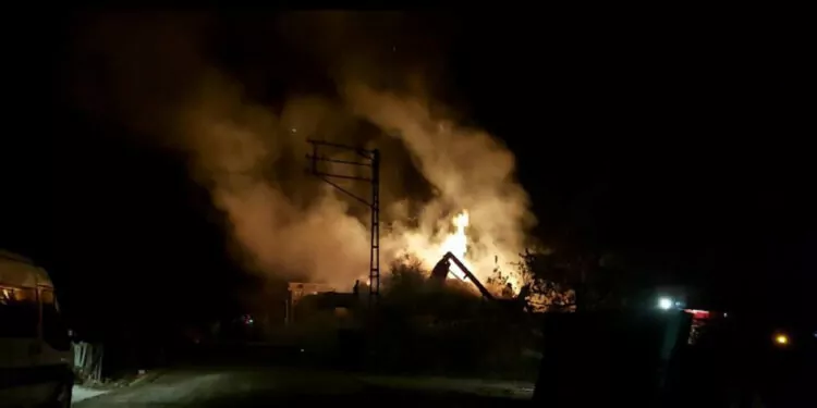 Karabük'te ilçe başkanı ve 3 kişinin samanlıkları yandı