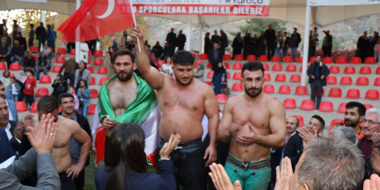 Karakucak Güreşleri'nin başpehlivanı Fatih Yaşarlı oldu