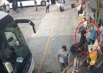 Kavga eden yolculardan ikisi de kalp krizi geçirdi; biri öldü