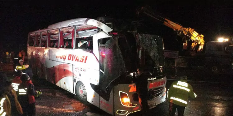 Kayseri'deki otobüs kazasında 35 yaralı taburcu oldu