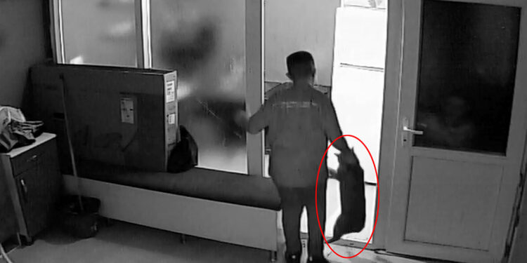 Kediyi tekmeleyip darbeden berber çırağı serbest