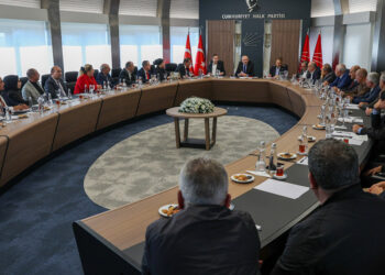 Kılıçdaroğlu, CHP Diyarbakır il ve ilçe başkanlarını kabul etti