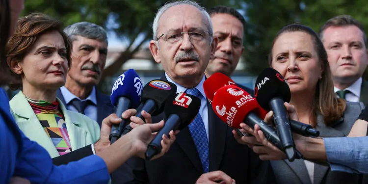 Kılıçdaroğlu, gezi davası tutuklularını ziyaret etti