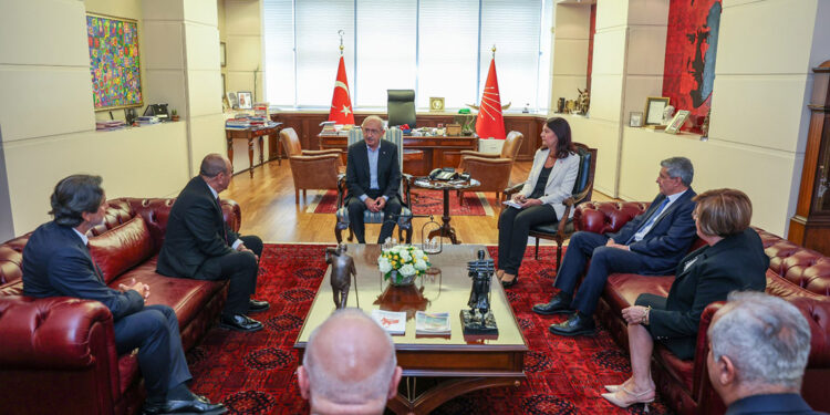 Klıçdaroğlu, İZSİAD heyetini kabul etti