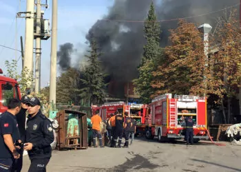 Kocaeli'de fabrika yangını: 1'i ağır 3 işçi yaralı