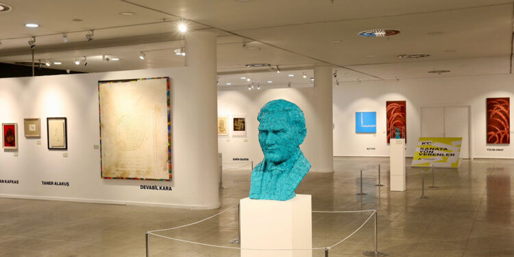 Küçükçekmece’de ‘Sanata Yön Verenler' sergisi düzenlendi